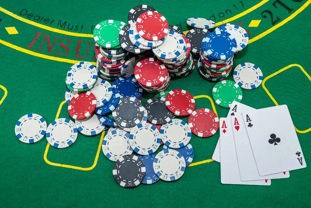 777vip Sportsbook တွင် မြန်မာကစားသမား live ဘောလုံးပွဲ bet ချနေသောမြင်ကွင်း
